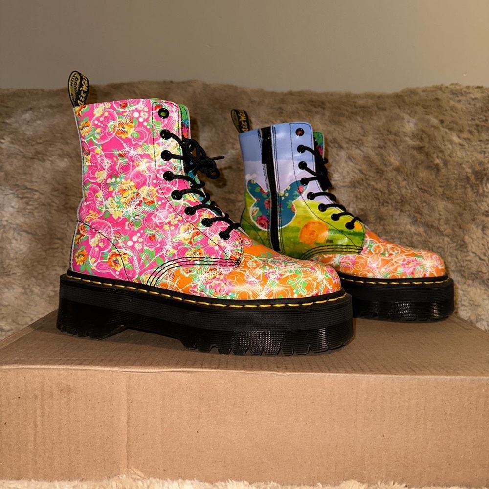 Daze Jadon Dr. Martens (RARE) - Picture 2 of 5